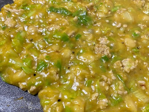 ホットプレートで作るチーズカレーもんじゃ